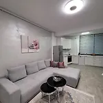 Zen Garden De Lux Nou Pe Malul Marii
